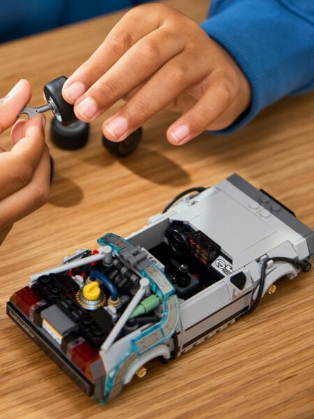 LEGO® Speed Champions Back to the Future Time Machine (Geleceğe Dönüş’ten Zaman Makinesi), 357 Parça