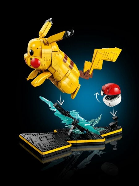 LEGO® Pokemon Pikachu ve Poke Topu (2050 Parça)