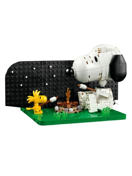 LEGO® Ideas Peanuts Snoopy'nin Köpek Kulübesi (964 Parça)