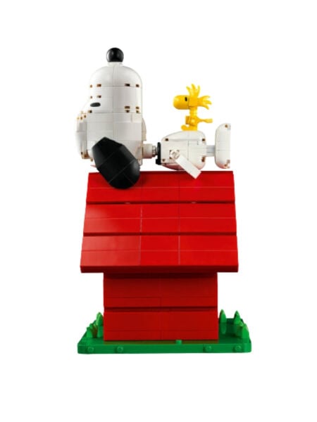 LEGO® Ideas Peanuts Snoopy'nin Köpek Kulübesi (964 Parça)