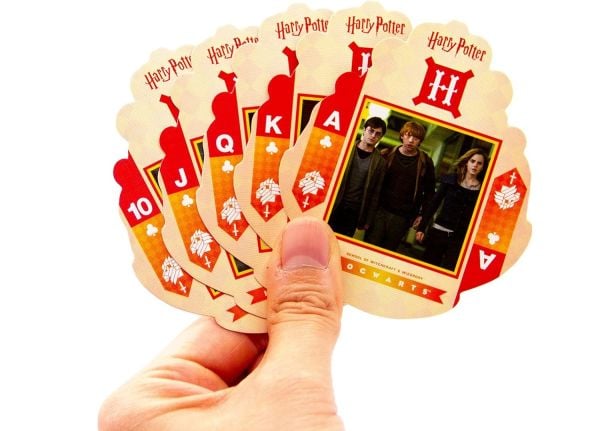 Harry Potter - Hogwarts Arması Şekilli İskambil Kağıdı