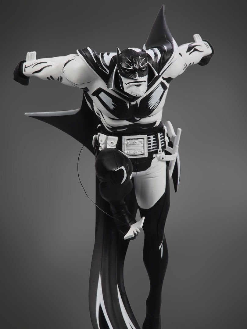 Batman: White Knight - Batman Black & White (Sean Murphy Sketch Edition) 1/10 Scale Limited Edition Heykel