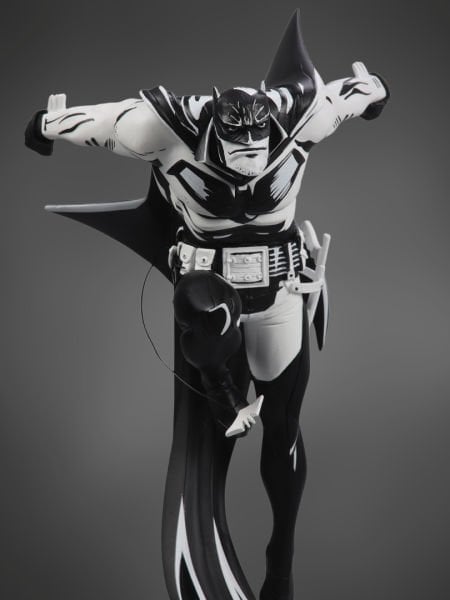 Batman: White Knight - Batman Black & White (Sean Murphy Sketch Edition) 1/10 Scale Limited Edition Heykel