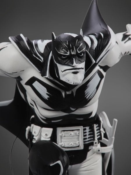Batman: White Knight - Batman Black & White (Sean Murphy Sketch Edition) 1/10 Scale Limited Edition Heykel