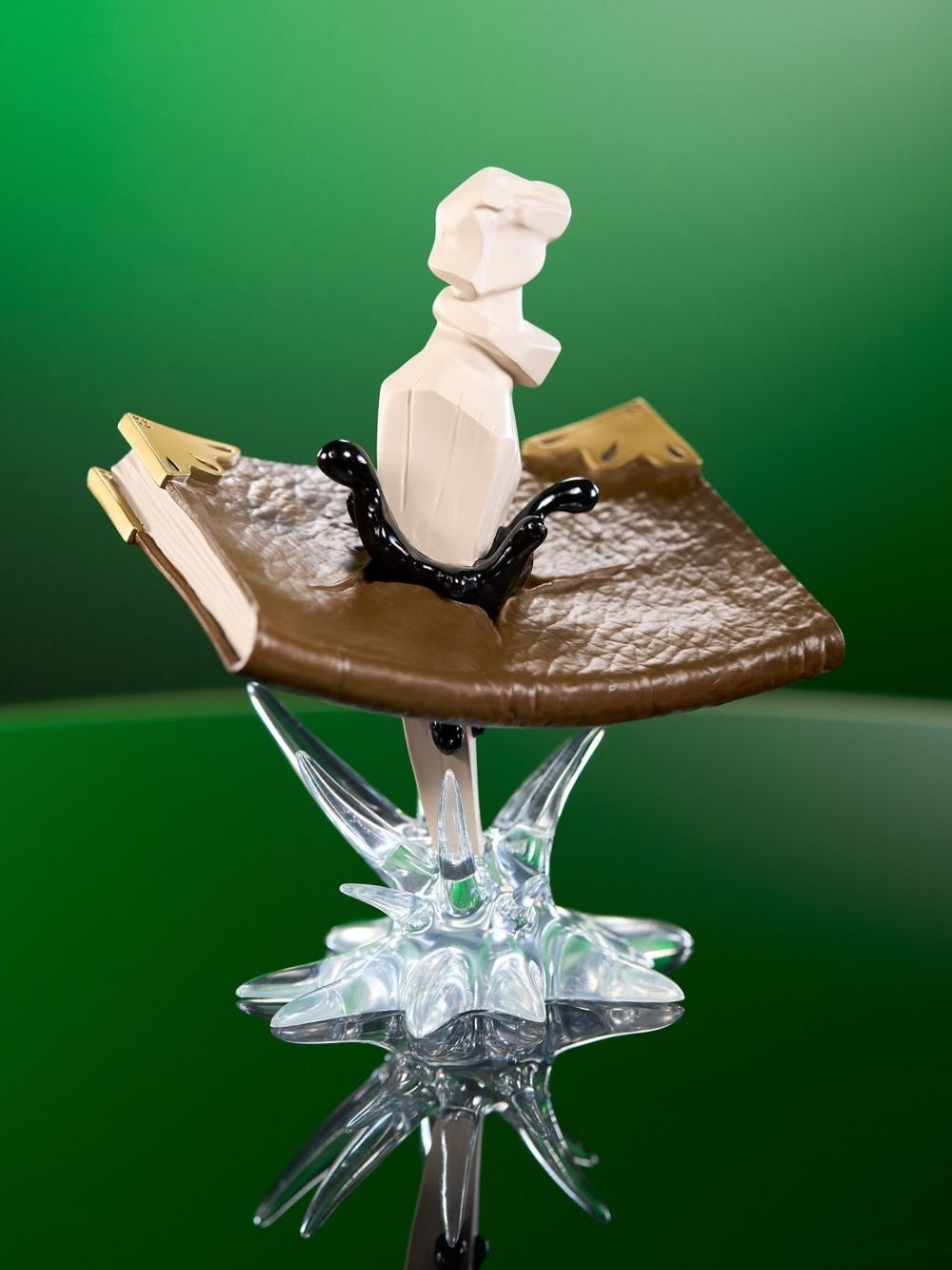 Harry Potter Prop Ups - Tom Riddle Diary & Basilisk Fang