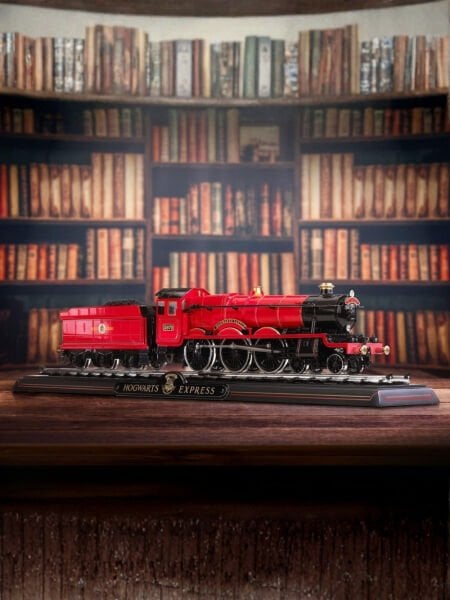Harry Potter -  Hogwarts Express Die Cast Train Model and Base