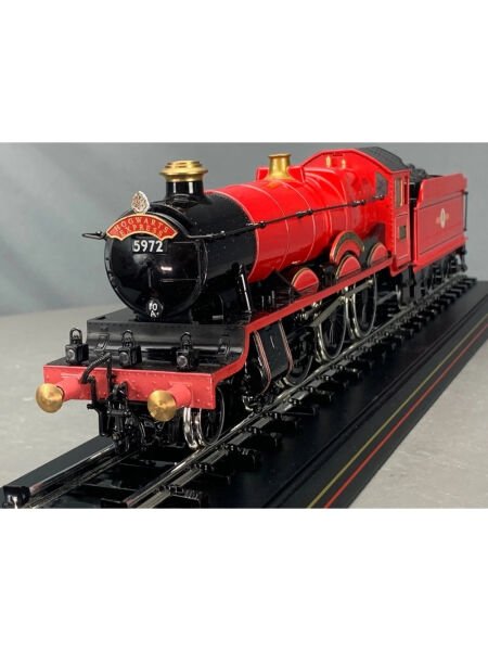 Harry Potter -  Hogwarts Express Die Cast Train Model and Base