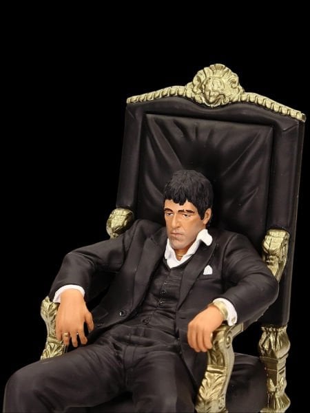 Scarface: Sitting Tony Montana Heykel