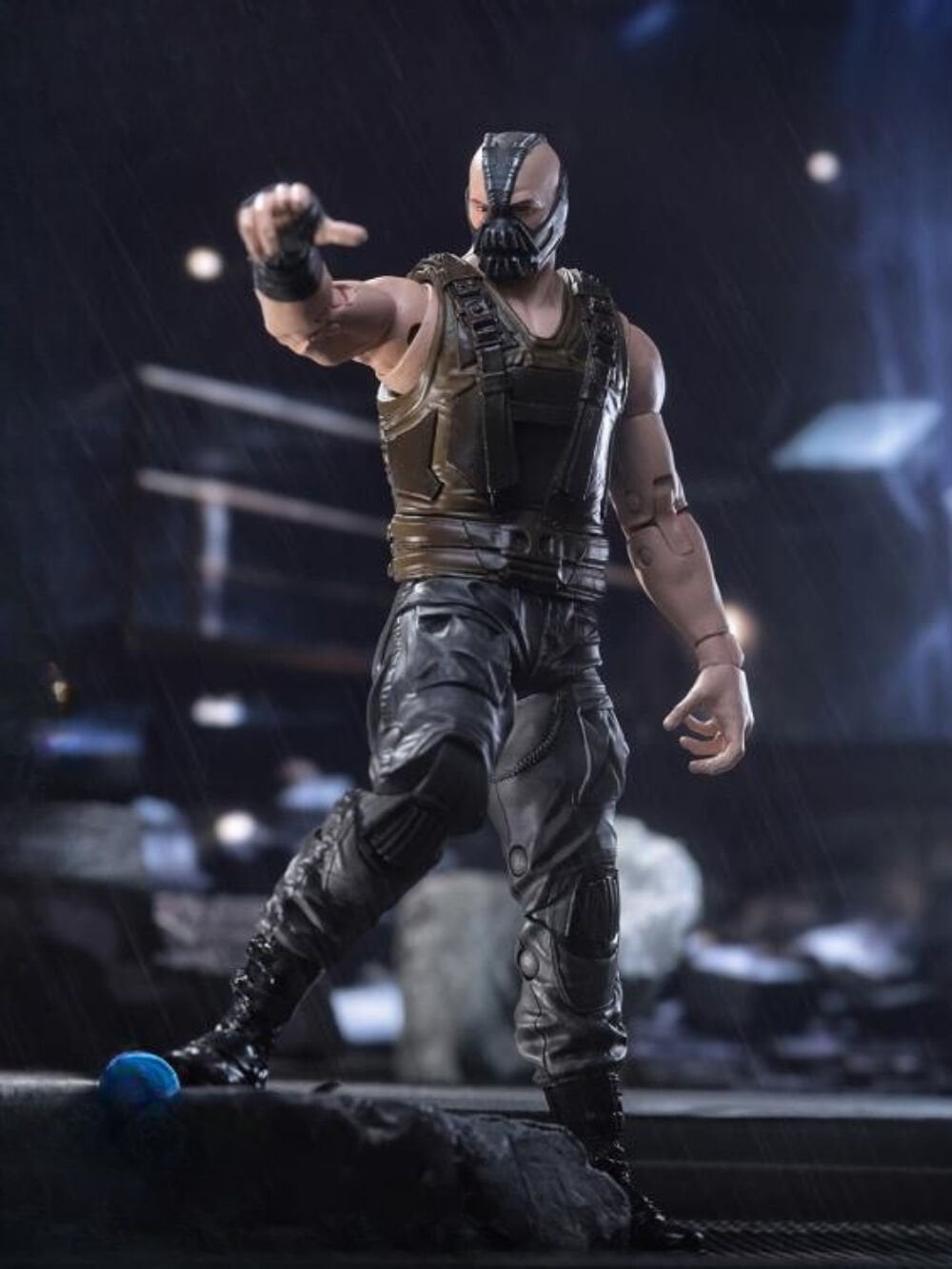Batman: The Dark Knight Rises - Bane Deluxe Theatrical Edition Aksiyon Figürü