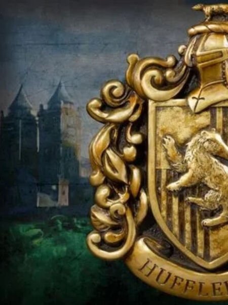 Harry Potter - Hufflepuff Armalı Duvar Dekoru (Hufflepuff Crest Wall Art)